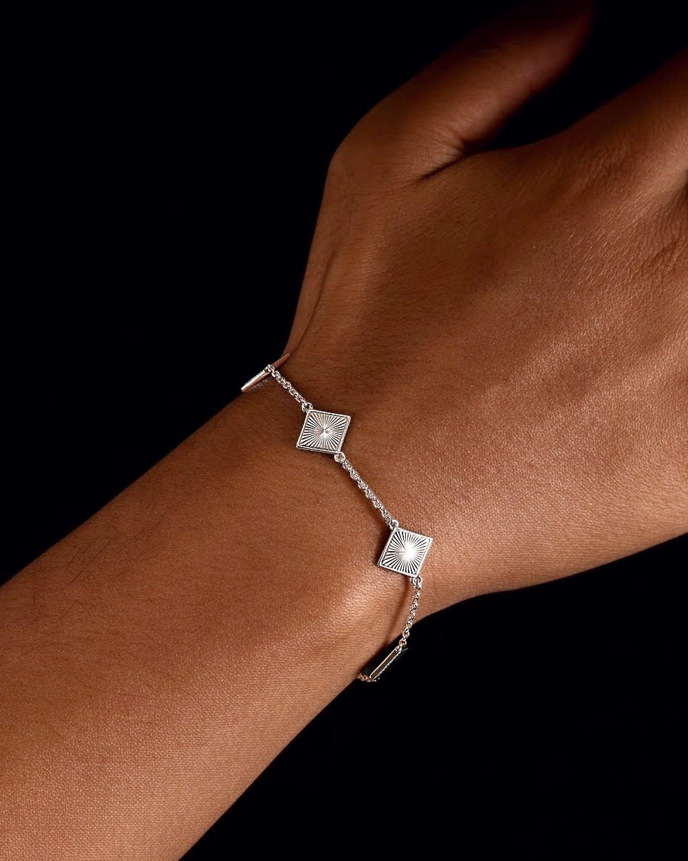 DIAMONDS MOTIF BRACELET. - Drippy Amsterdam