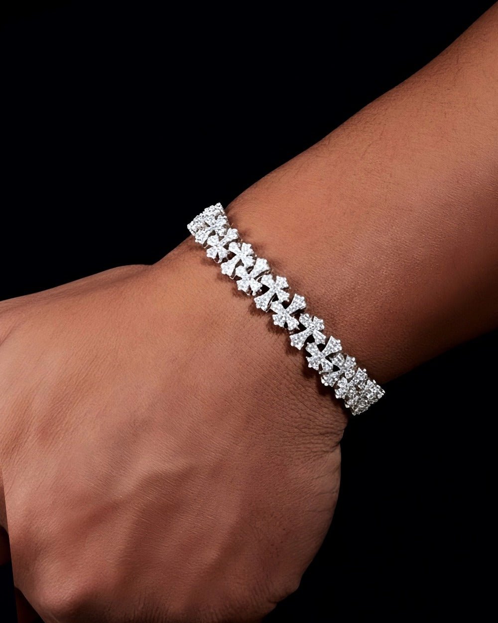 MOISSANITE DOUBLE CROSSES BRACELET. - Drippy Amsterdam