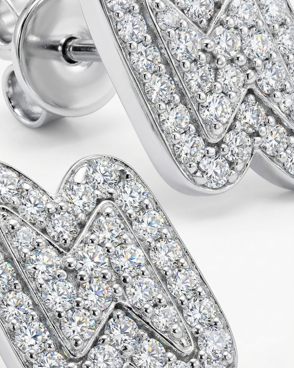 MOISSANITE LIGHTNING STUDS. - Drippy Amsterdam