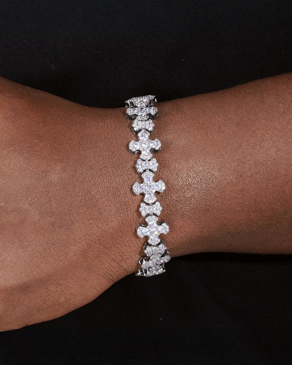 MOISSANITE THICK CROSS BRACELET. - Drippy Amsterdam