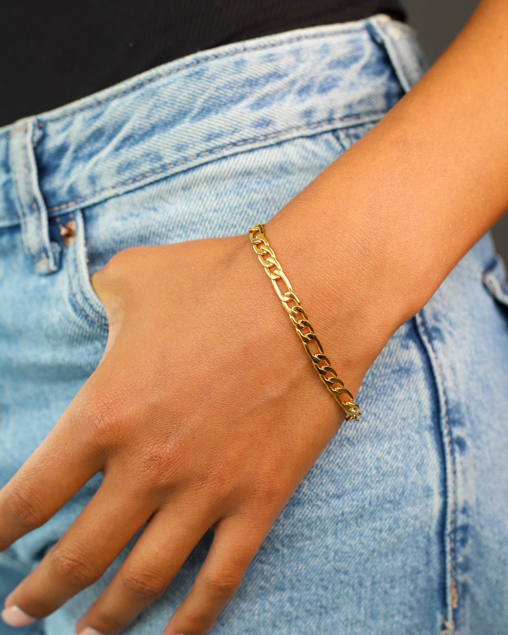 CLEAN FIGARO BRACELET. - 5MM 18K GOLD - Drippy Amsterdam