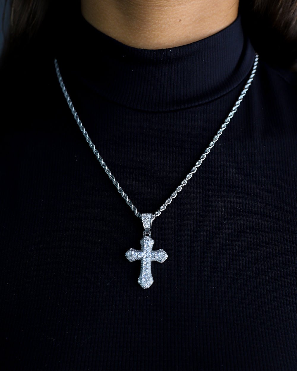FROSTY CROSS PENDANT. - WHITE GOLD - Drippy Amsterdam