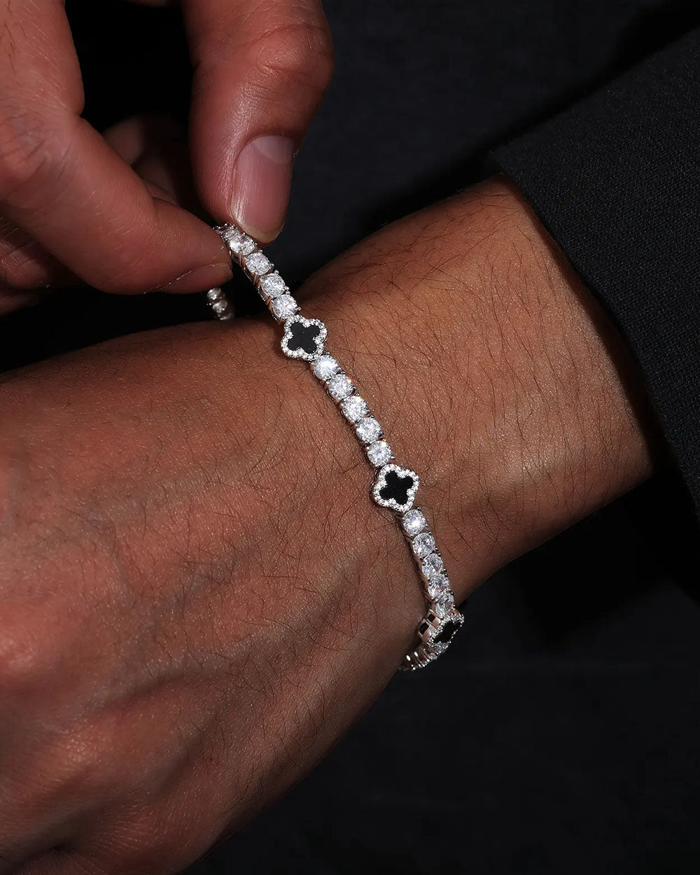 MOISSANITE BLACK CLOVER TENNIS BRACELET. - WHITE GOLD - Drippy Amsterdam