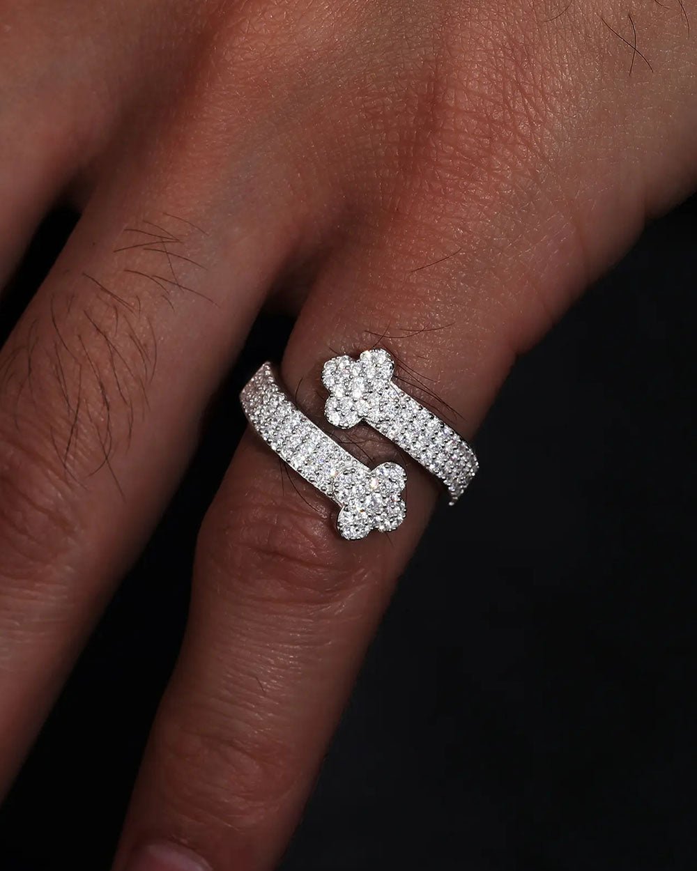 MOISSANITE HUGGING CLOVER RING. - WHITE GOLD - Drippy Amsterdam