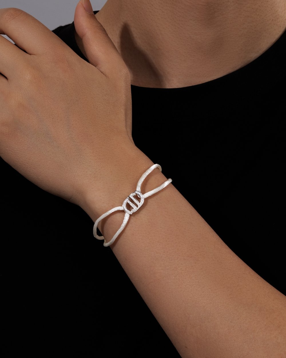 MOISSANITE INFINITY BRACELET. - WHITE GOLD - Drippy Amsterdam