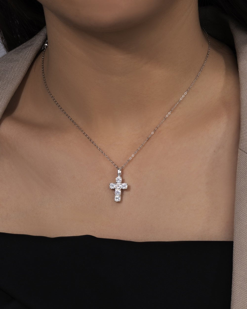 MOISSANITE MICRO CROSS PENDANT. - WHITE GOLD - Drippy Amsterdam