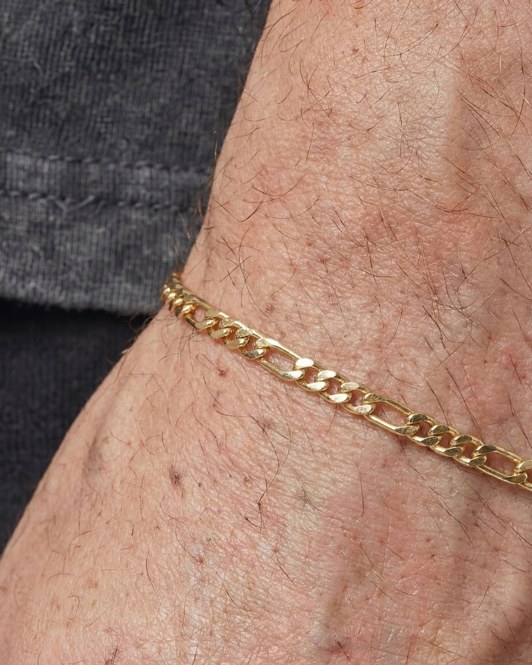 CLEAN FIGARO BRACELET. - 3MM GOLD