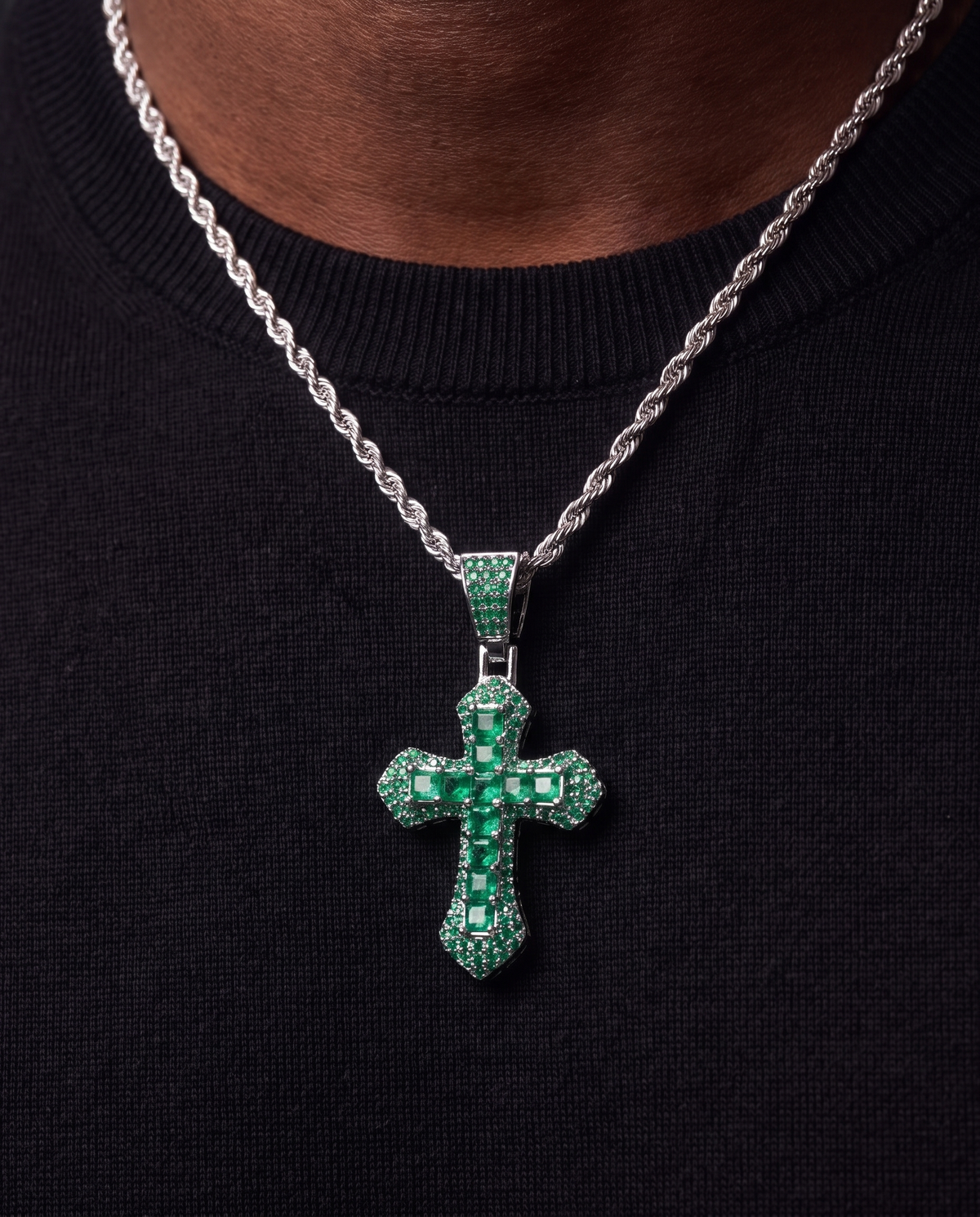 EMERALD CROSS PENDANT. - 925