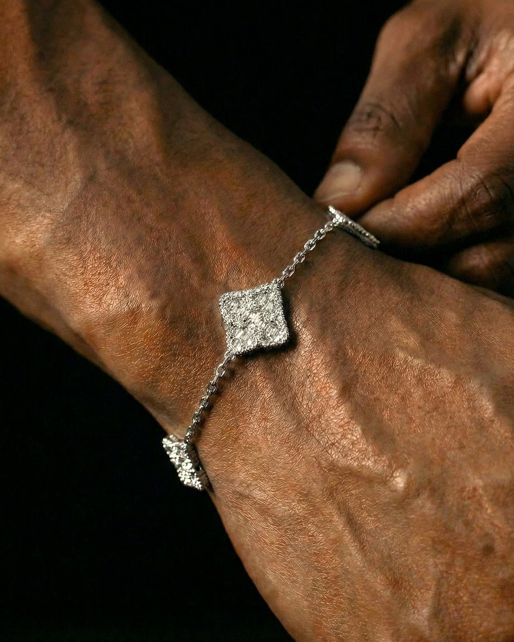 ICED CLOVER BRACELET. - Drippy Amsterdam