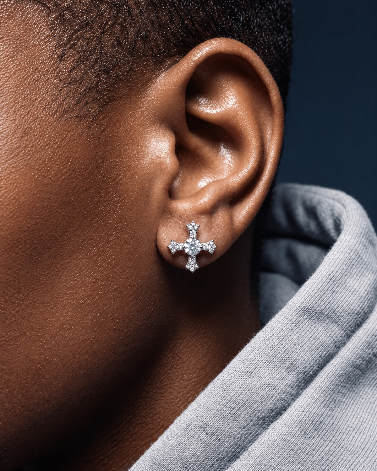 MOISSANITE CROSSWIRE STUDS. - Drippy Amsterdam