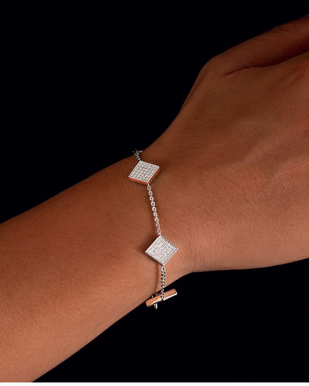 MOISSANITE DIAMOND MOTIF BRACELET. - Drippy Amsterdam