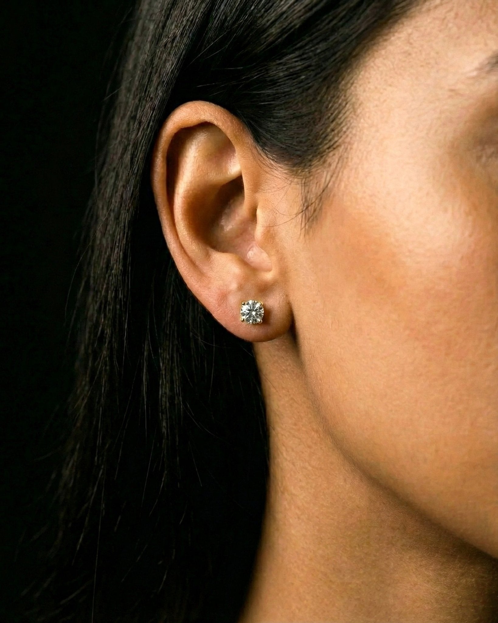 MOISSANITE DIAMOND STUDS. - 5MM - Drippy Amsterdam