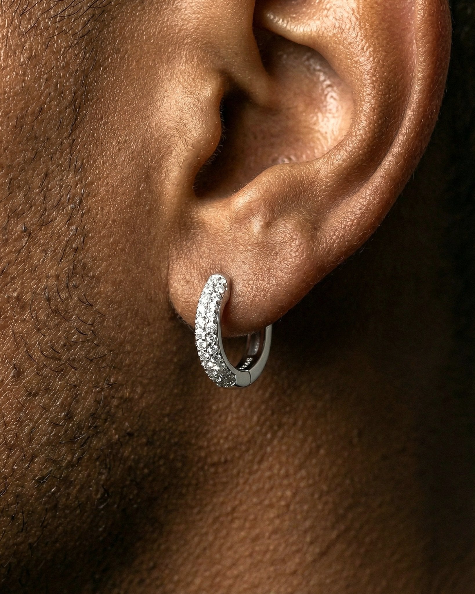 MOISSANITE FROSTY HOOPS EARRINGS. - Drippy Amsterdam