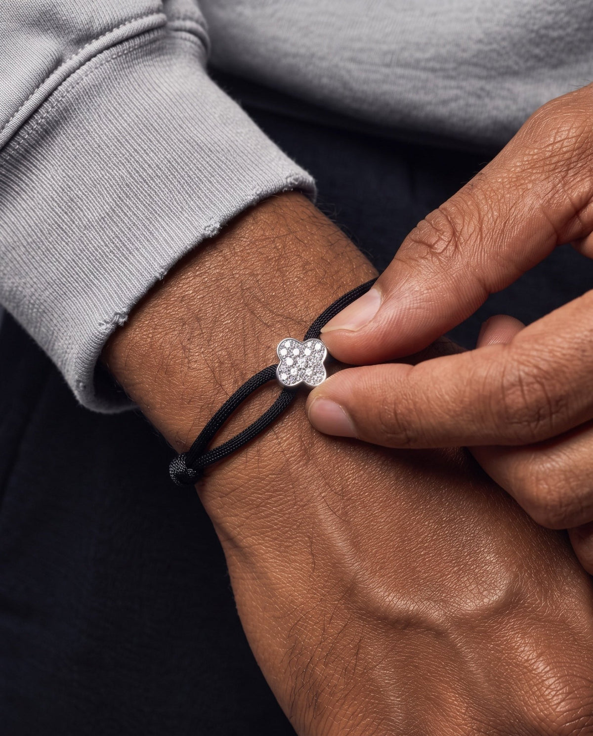 MOISSANITE ICED CLOVER CORD BRACELET. - Drippy Amsterdam