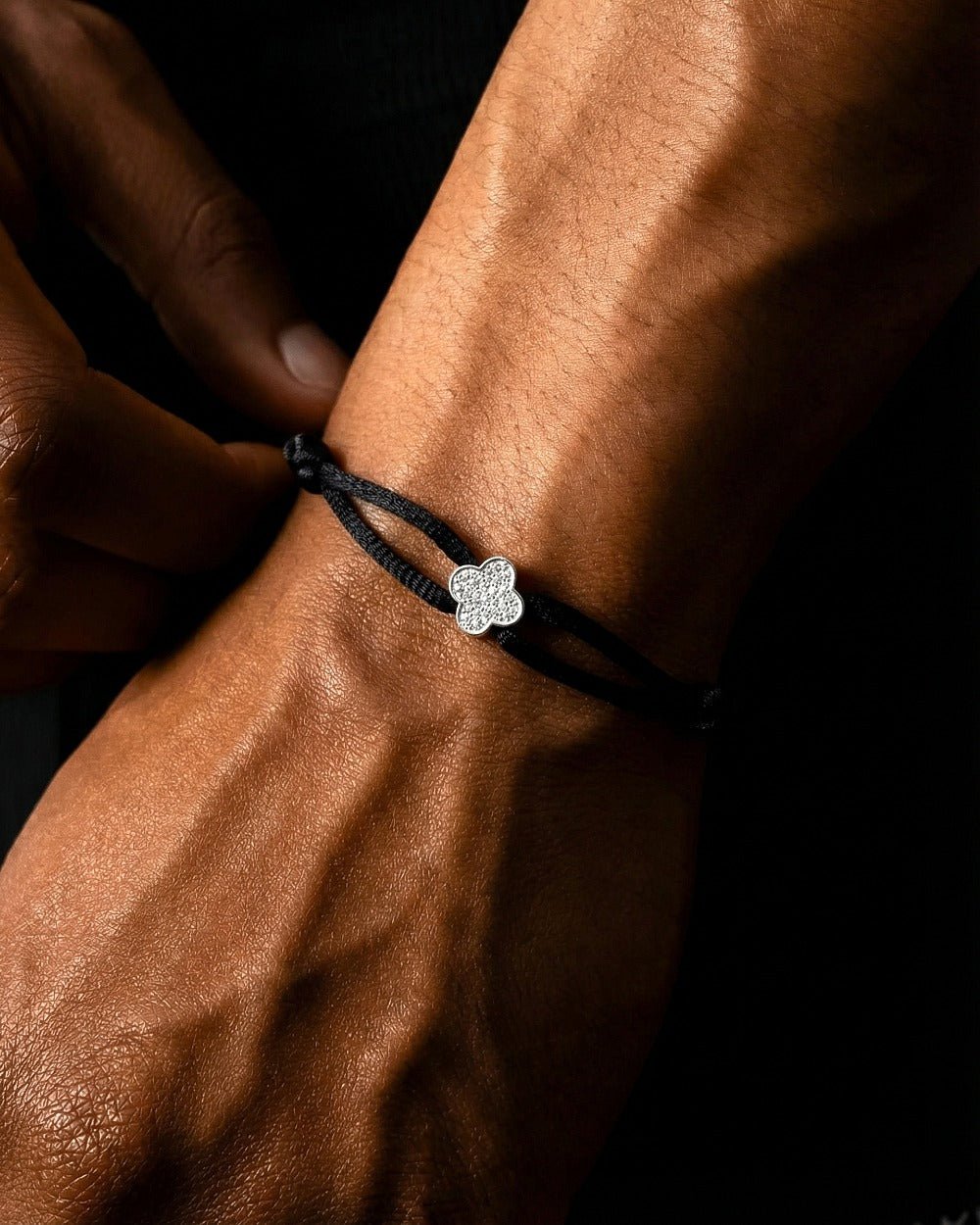 MOISSANITE ICED CLOVER CORD BRACELET. - Drippy Amsterdam