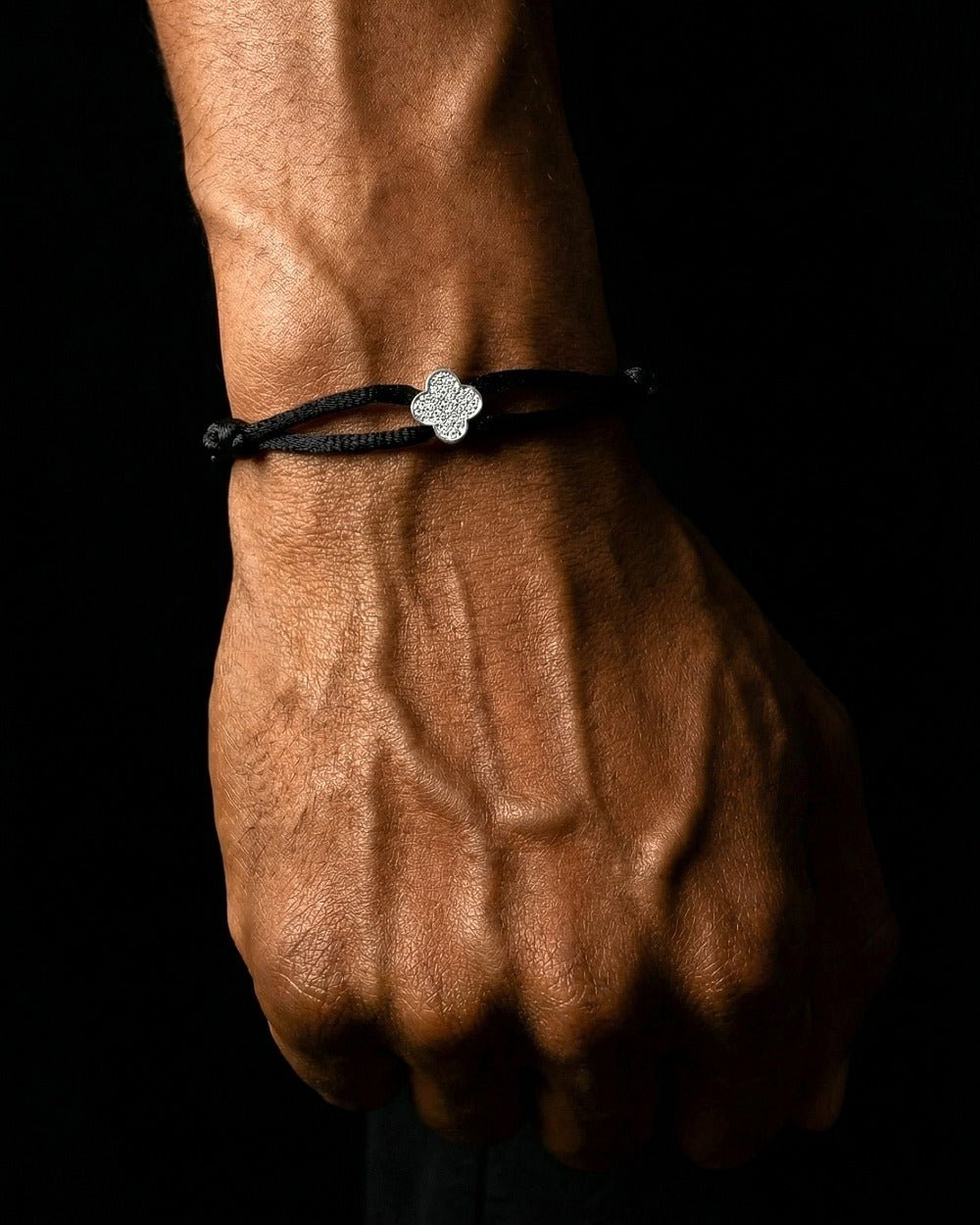 MOISSANITE ICED CLOVER CORD BRACELET. - Drippy Amsterdam