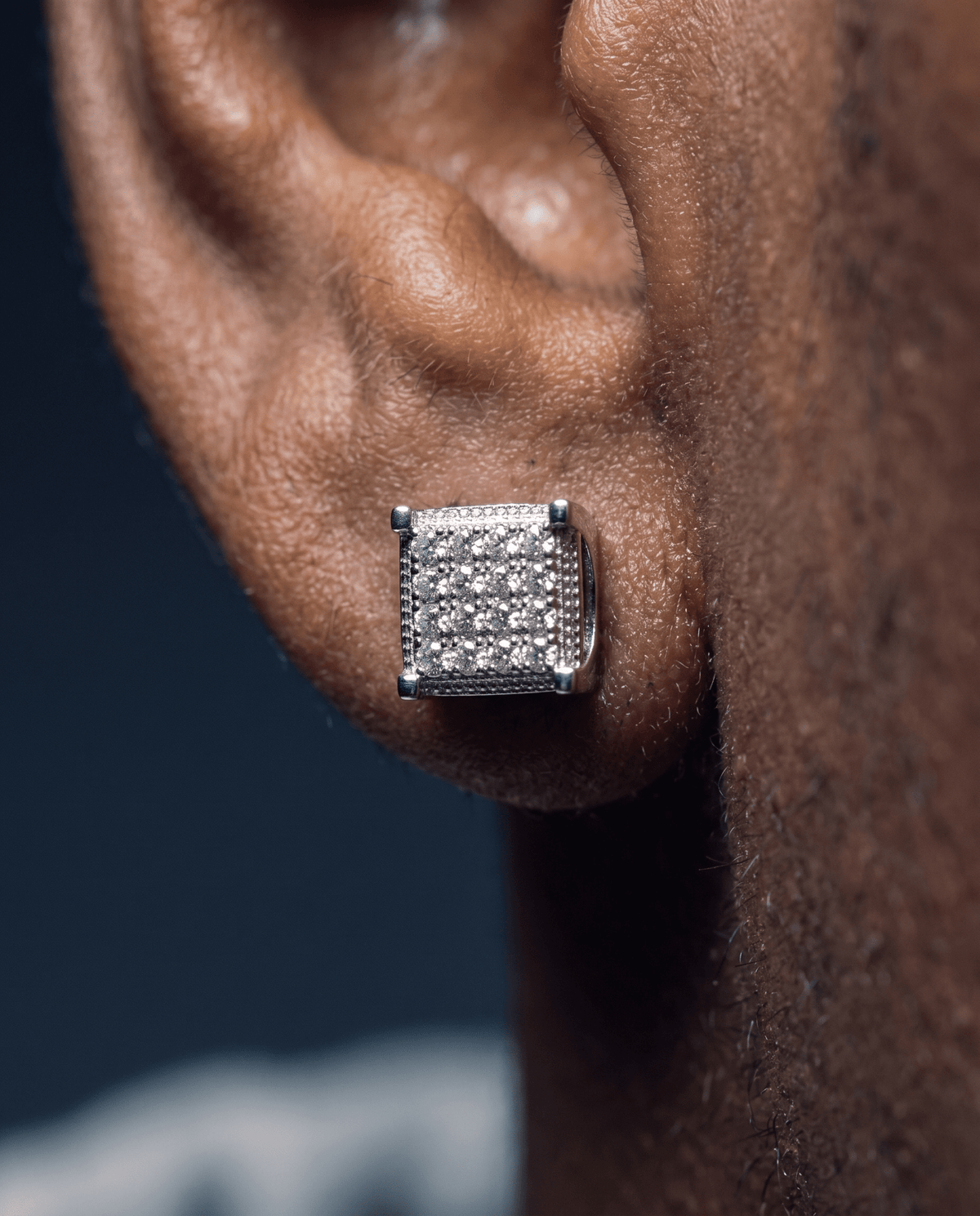 MOISSANITE ICED SQUARE EARRINGS. - Drippy Amsterdam