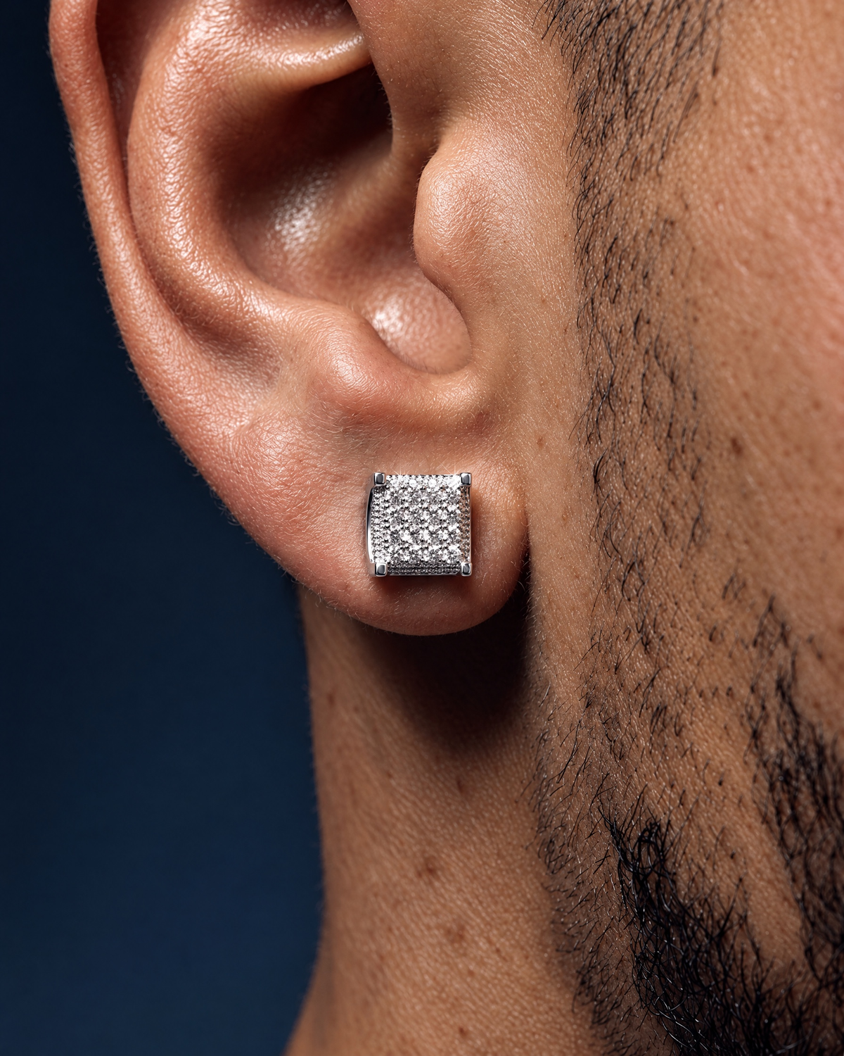 MOISSANITE ICED SQUARE EARRINGS. - Drippy Amsterdam