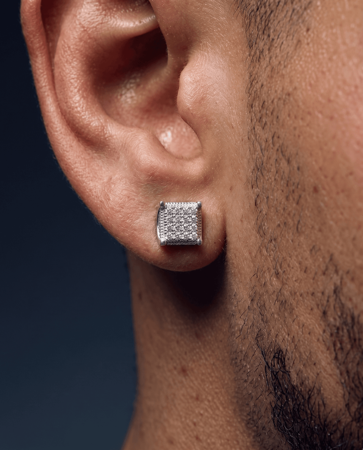 MOISSANITE ICED SQUARE EARRINGS. - Drippy Amsterdam