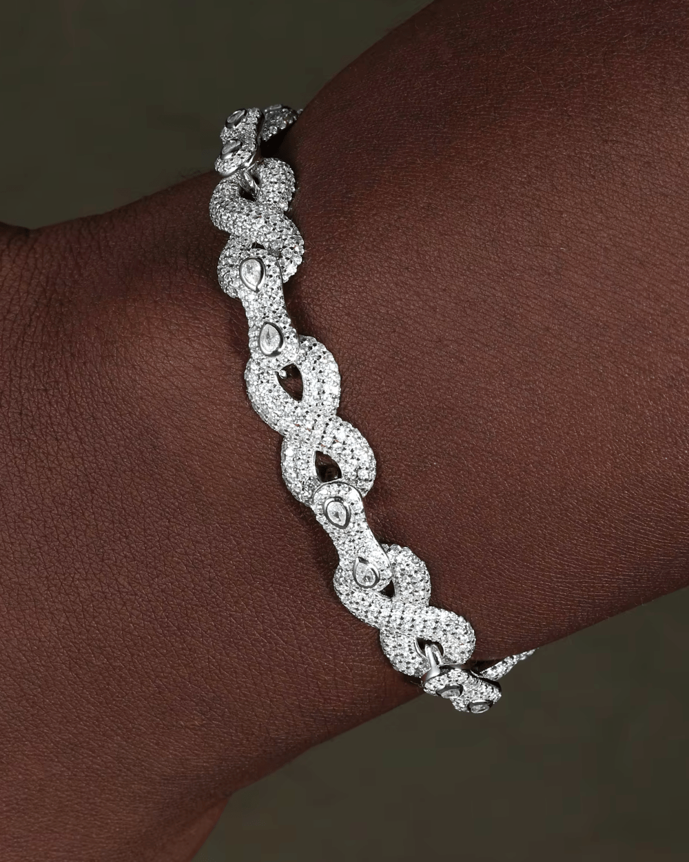MOISSANITE INFINITY BRACELET. - Drippy Amsterdam
