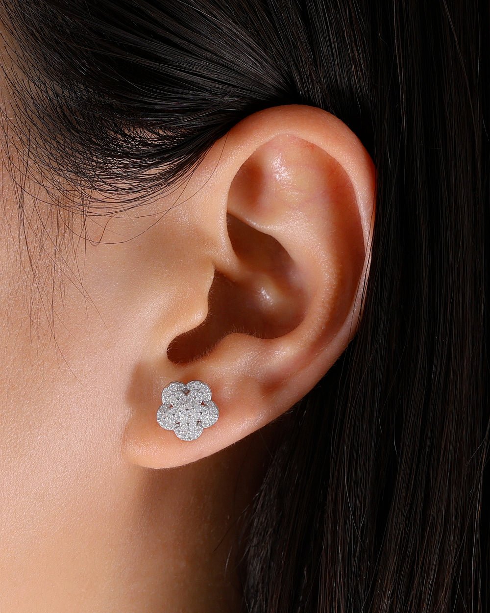 MOISSANITE LOTUS FLOWER STUDS. - WHITE GOLD - Drippy Amsterdam