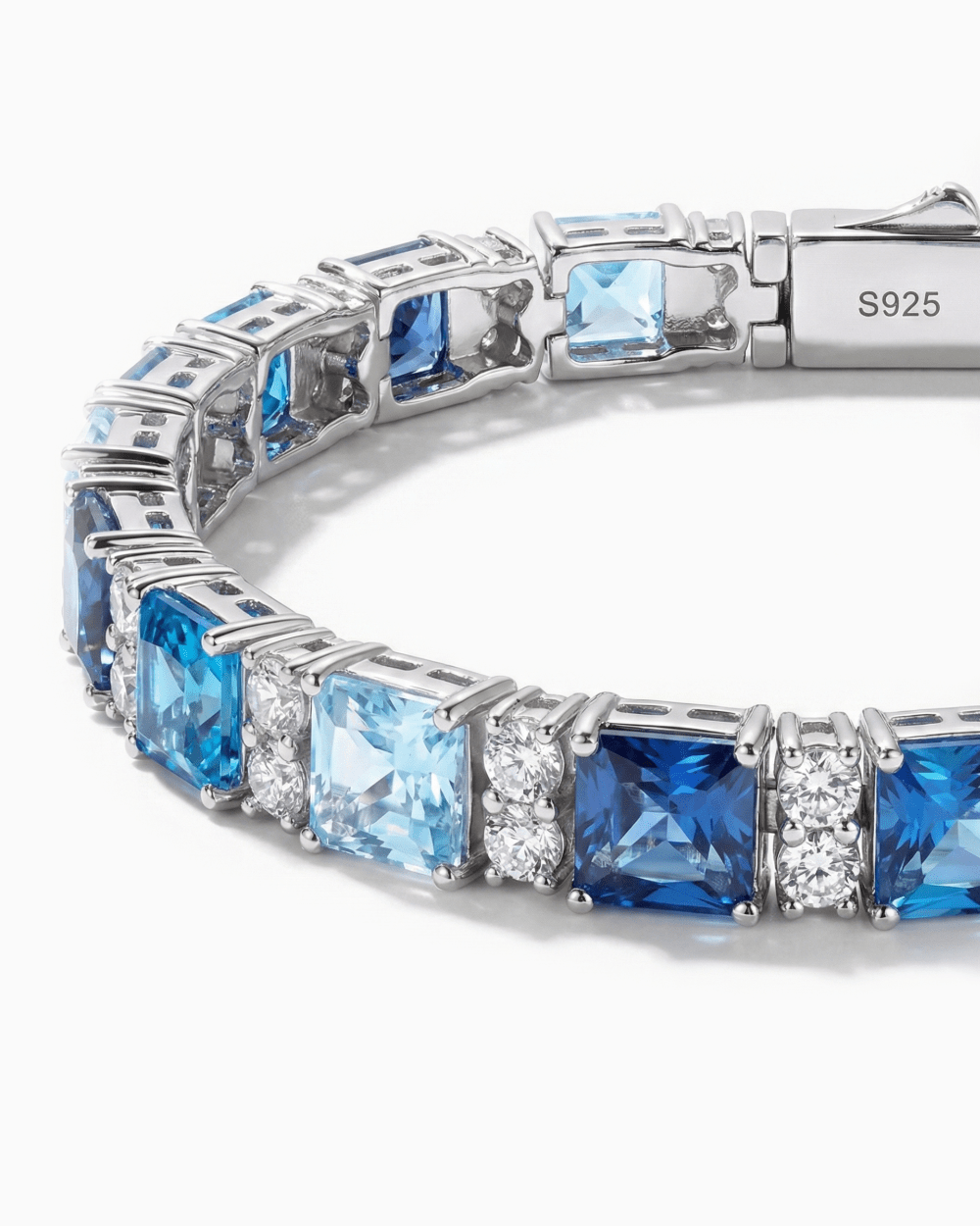 MOISSANITE OCEAN BLUE STONES BRACELET. - Drippy Amsterdam