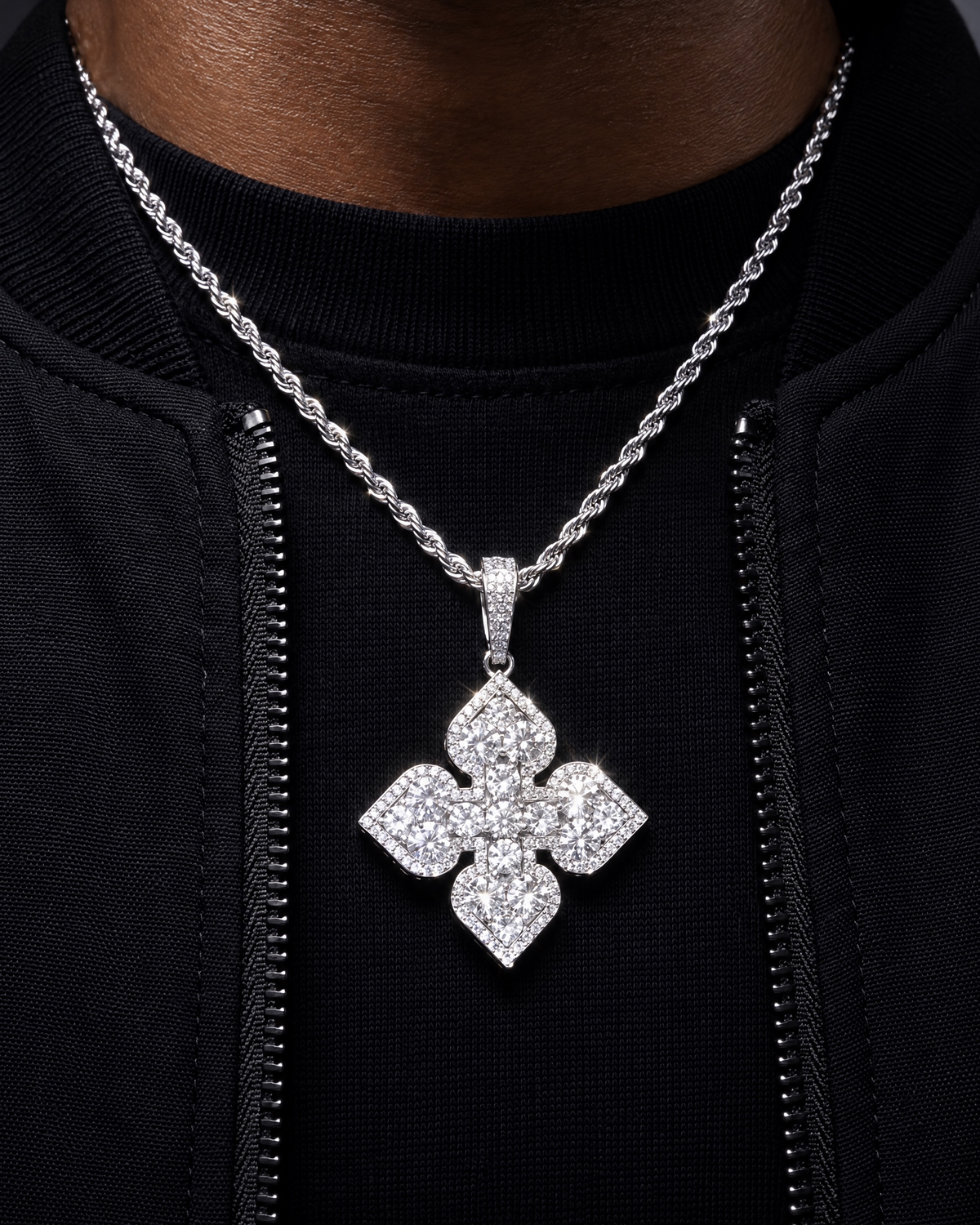 MOISSANITE WHITE CLOVER PENDANT. - Drippy Amsterdam