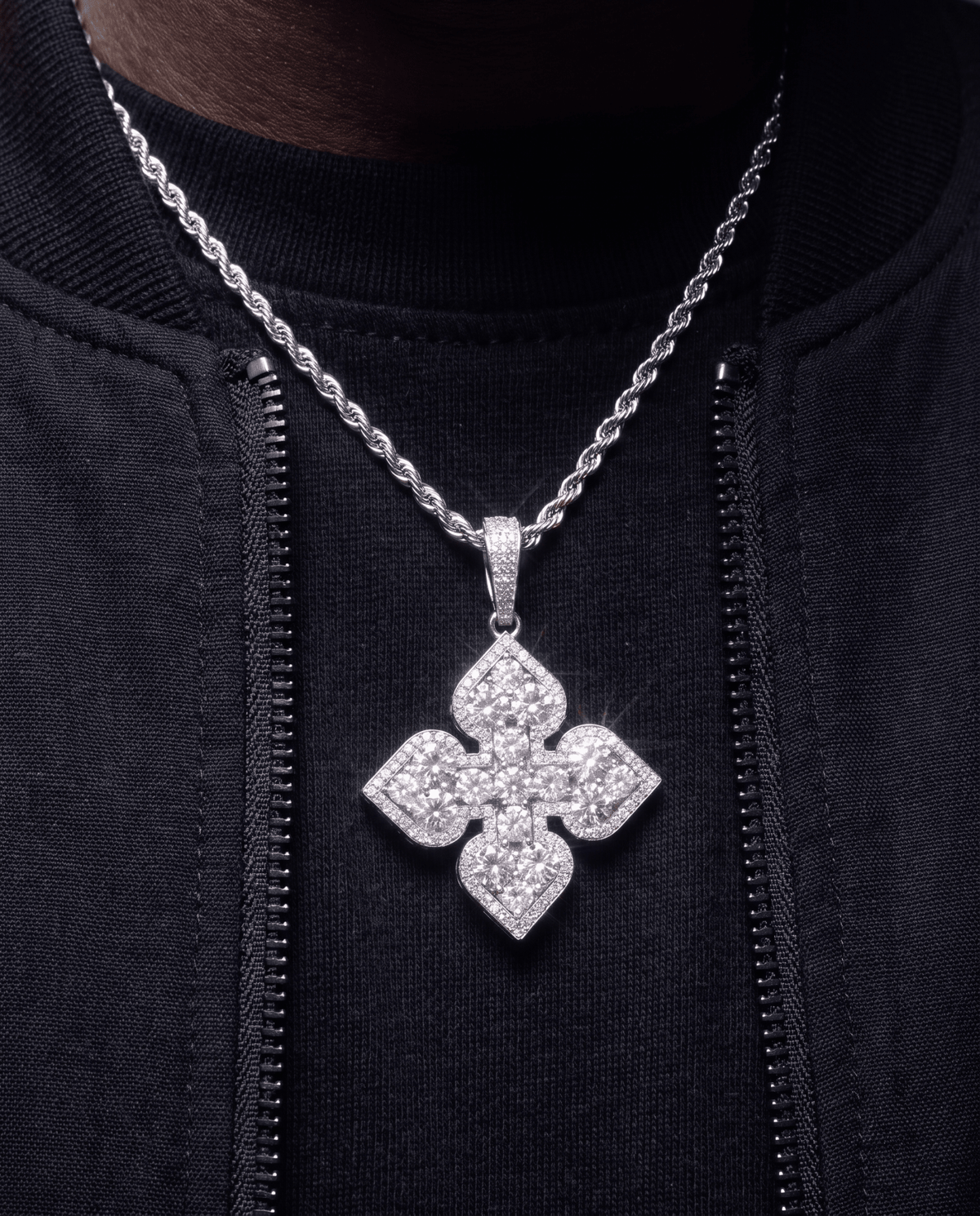 MOISSANITE WHITE CLOVER PENDANT. - Drippy Amsterdam