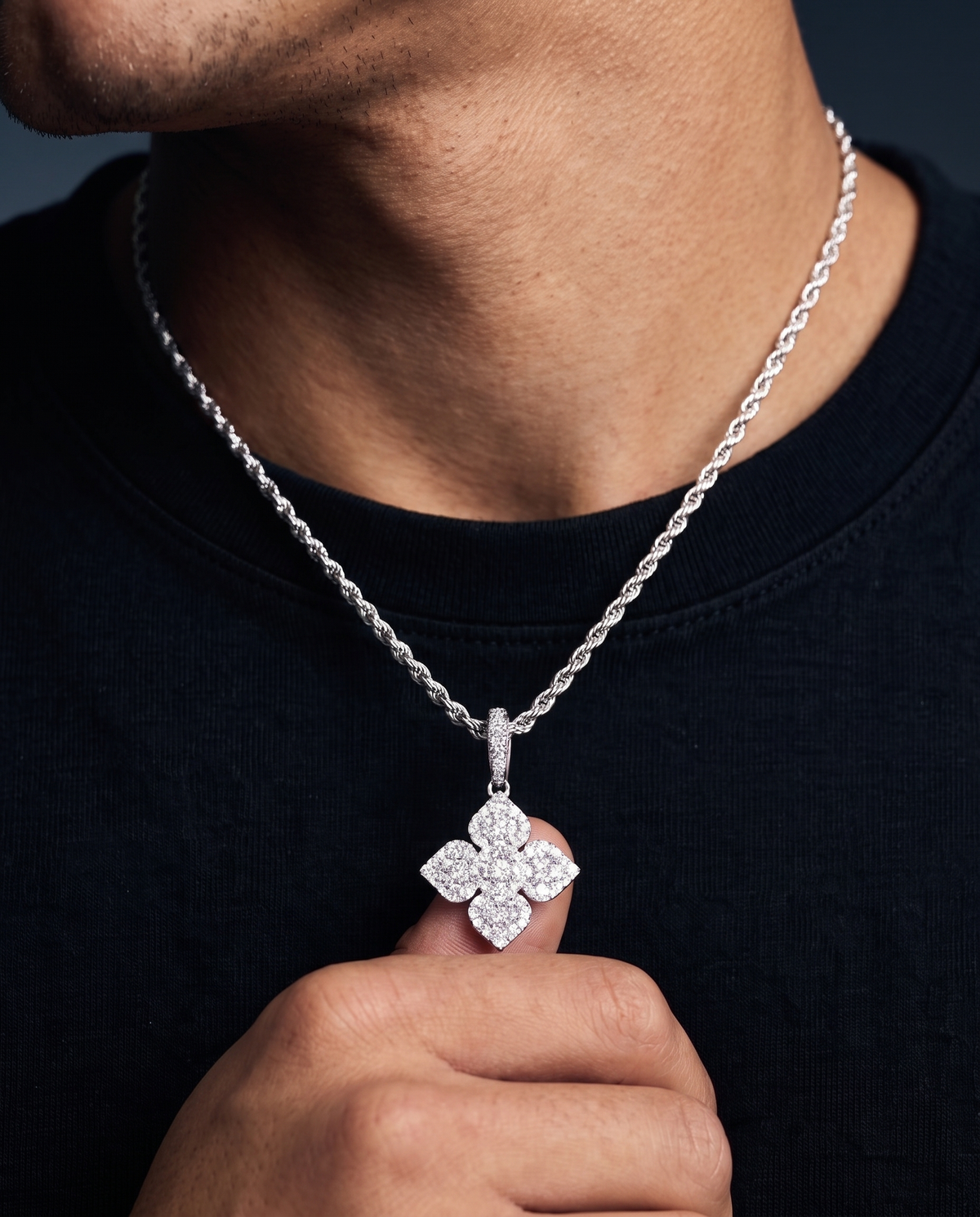 MOISSANITE WHITE CLOVER PENDANT.