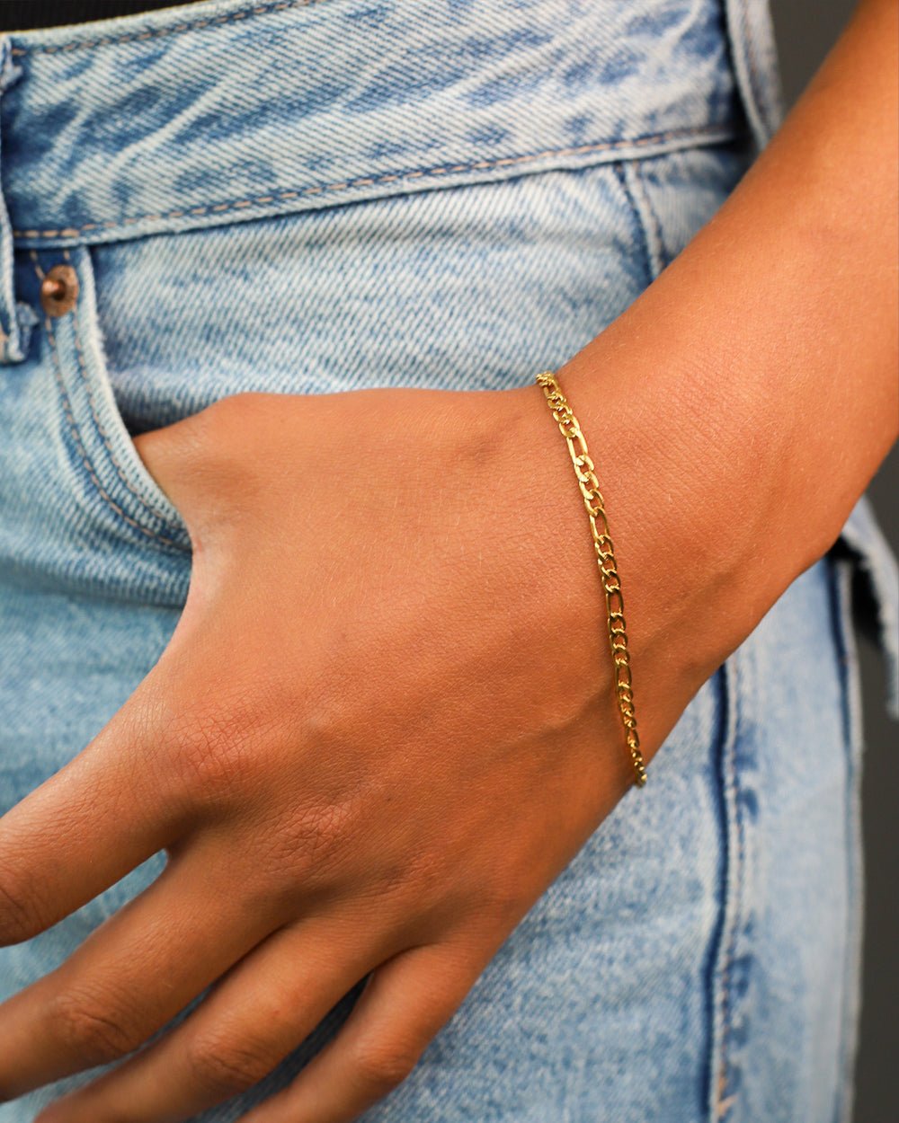 Amazon.com: michooyel 18K Gold Plated Figaro Chain Bracelet 925 Sterling  Silver Solid for Women Girls 7.5